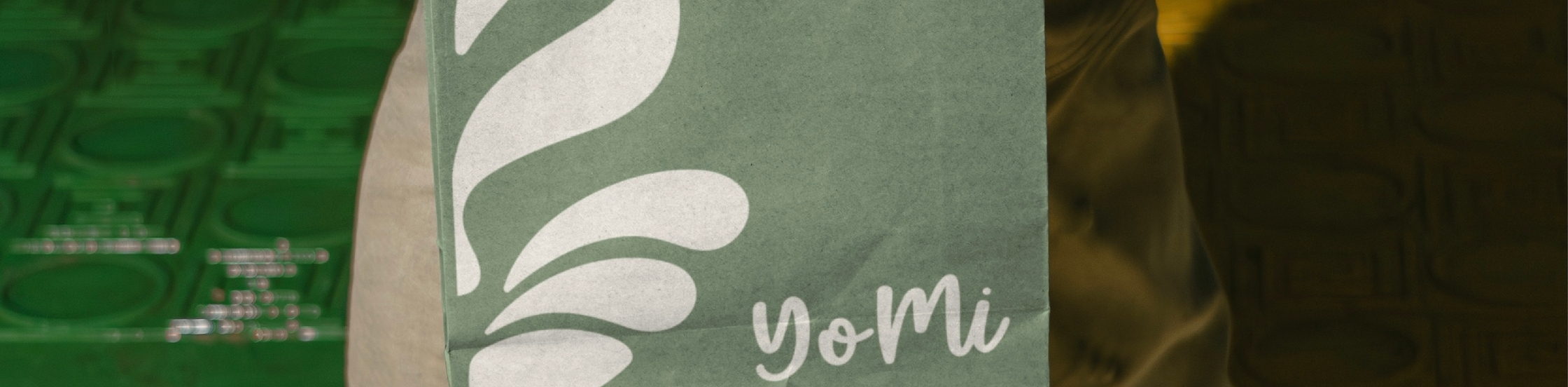 THIẾT KẾ LOGO TRÀ SỮA YOMI