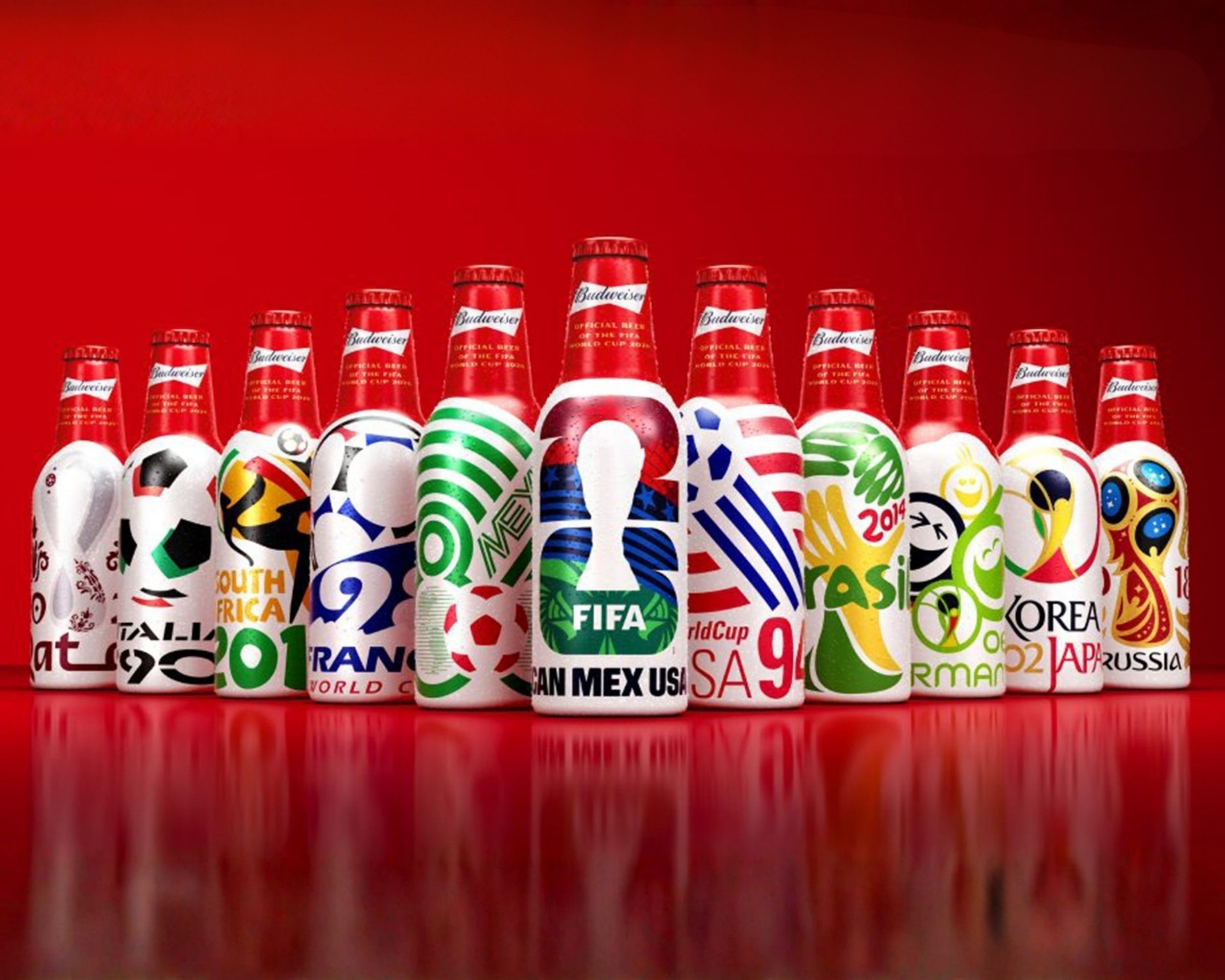 BỘ SƯU TẬP CHAI ĐẶC BIỆT BUDWEISER: CÚ BẮT TAY 40 NĂM VỚI WORLD CUP ĐẦY CẢM HỨNG