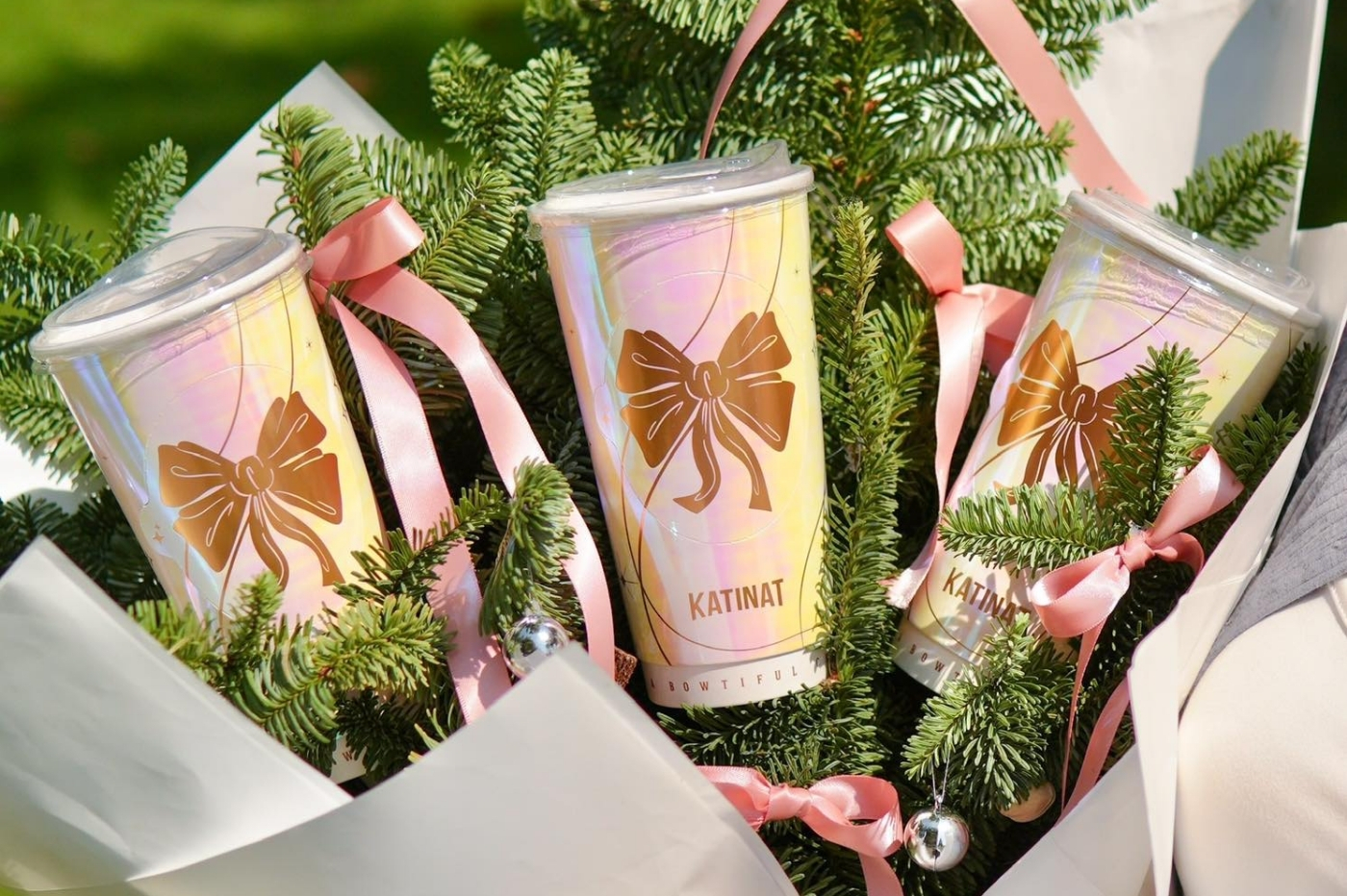 11+ MẪU THIẾT KẾ LY CỐC NOEL 2025 CỦA CÁC THƯƠNG HIỆU LỚN NHỎ ĐÁNG THAM KHẢO