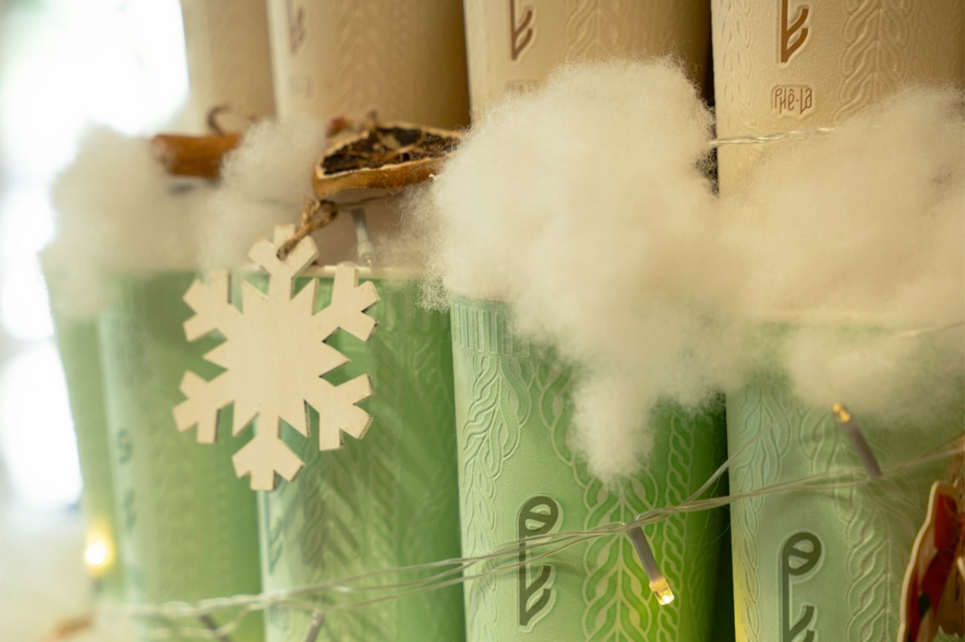 XU HƯỚNG THIẾT KẾ LY CỐC NOEL 2025: ĐƯỜNG ĐUA SÁNG TẠO CỦA CÁC THƯƠNG HIỆU