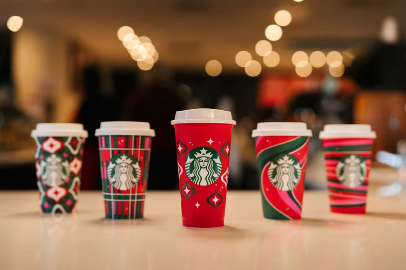 ĐẰNG SAU NHỮNG MẪU THIẾT KẾ BAO BÌ NOEL THÀNH CÔNG NHẤT THẾ GIỚI CÓ GÌ?